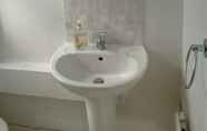 Toilet Kamar 7 Rooms in Guildford Surrey