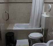 Toilet Kamar 4 Roof Top Terrace Apartment PDL