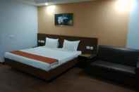 Bedroom Hotel SPS Inn by ShriGo Hotels