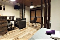 Lobi Perneia Rooms