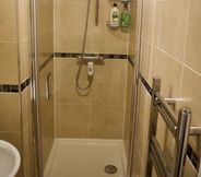 In-room Bathroom 4 Central & Comfortable Flat - Sleeps 4