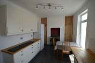 Kamar Tidur 2 Bedroom Home in Gloucester Road