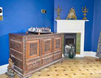 Lobby 2 Traditional Boutique Apartment off Leith Walk