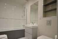 In-room Bathroom A Brand new Modern 2-bed Apartment in Bedminster