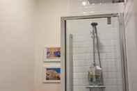 In-room Bathroom Stunning 1 bed Regency Flat on Brighton Seafront