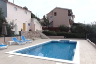 Swimming Pool Apartment Complex Branka with Pool