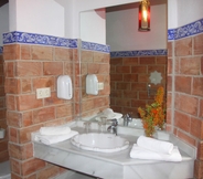 In-room Bathroom 2 Los Pilares de Ronda Boutique & Hotel