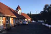 Exterior Castle Court Motel