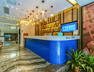 Lobby 2 Zmax Hotel