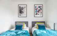 Bilik Tidur 2 Tudors eSuites Park Central Townhouse Garden and Parking