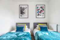 Bilik Tidur Tudors eSuites Park Central Townhouse Garden and Parking