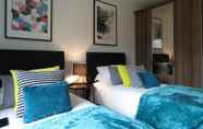 Kamar Tidur 7 Tudors eSuites Park Central Townhouse Garden and Parking