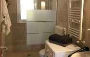 In-room Bathroom 3 Pool-Villa Lavanda