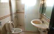 Toilet Kamar 7 Maxiprime Hotels Panaiyur