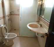 Toilet Kamar 7 Maxiprime Hotels Panaiyur