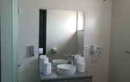 In-room Bathroom 2 Villa Caparica Hostel
