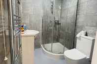 In-room Bathroom Cranmore Guest House