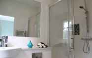 In-room Bathroom 6 Brick House Cheriton