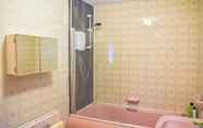 In-room Bathroom 4 Bright & Spacious 2 bed Flat in Peaceful Hove