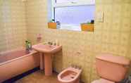 In-room Bathroom 6 Bright & Spacious 2 bed Flat in Peaceful Hove