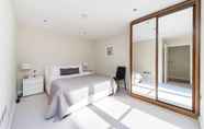 Kamar Tidur 5 Bright and Modern 1 Bedroom Flat in The Centre of London