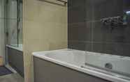 In-room Bathroom 3 Modern 2 Bedroom Apartment With Balcony On A Canal