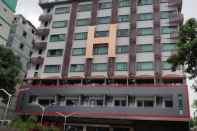 ภายนอกอาคาร H Plus Hotel Yangon