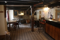 Bar, Cafe and Lounge The Harp Inn