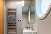 Toilet Kamar Schiff Grace