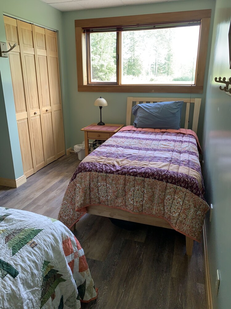 ห้องนอน Sawinglogzz Log Cabin