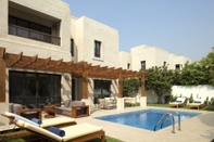 Swimming Pool Dubai Creek Club Villas