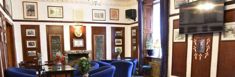Lobby Dinorben Arms Hotel