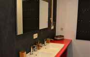 In-room Bathroom 7 Le Toit de Dinant