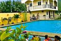 Kolam Renang Pundaquit Luxury Resort