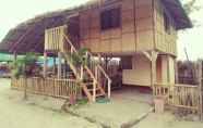 Bangunan 3 Camp Rofelio Surfing Beach Resort