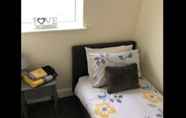 Kamar Tidur 2 Shaw Properties Teal Road