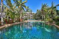 Swimming Pool Tropical Oasis near Beach