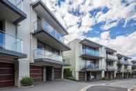 Exterior Modern Queenstown Apartment & Great Lake Views