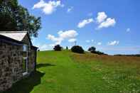 Luar Bangunan The Barn at Cae Bach