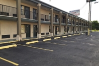 Exterior Travelers Inn