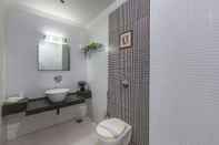 In-room Bathroom Hotel Aarian Aatithya