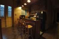Bar, Cafe and Lounge Holy Sheet Hostel