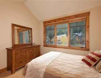 Bedroom 2 Private 3 Bedroom Townhome Located in East Keystone With Access to a Firepit, Hot Tub, and Billiards