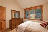 Bedroom Private 3 Bedroom Townhome Located in East Keystone With Access to a Firepit, Hot Tub, and Billiards