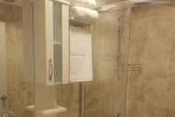 In-room Bathroom Black Suite Otel