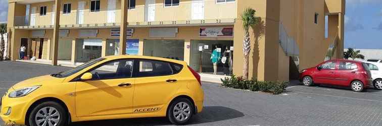 Exterior Aruba Airport Zega Apartments