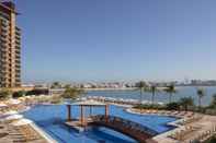 สระว่ายน้ำ Andaz by Hyatt – Palm Jumeirah Residences