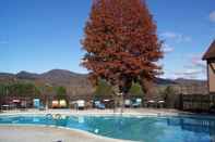 Swimming Pool Highland Manor Inn