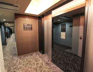 Lobby 2 Hotel LiVEMAX Osaka Honmachi