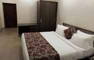 Bedroom 3 Hotel Ashish  International